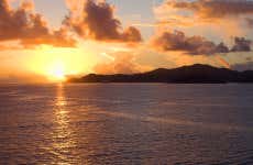 Paseo en barco al atardecer